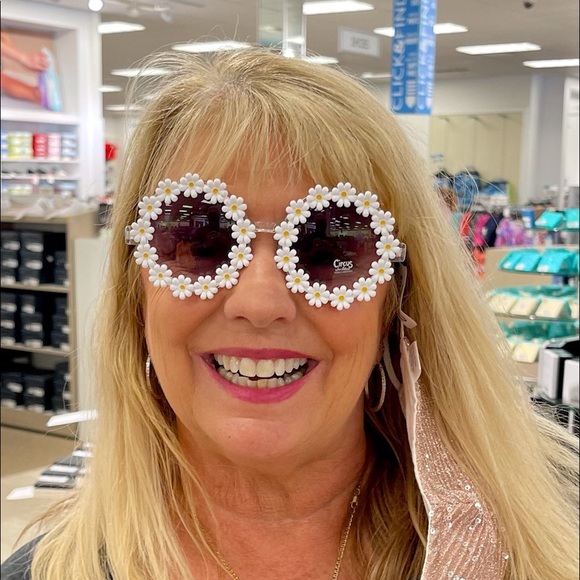 Meet your Posher, Leesa - Picture 1 of 1